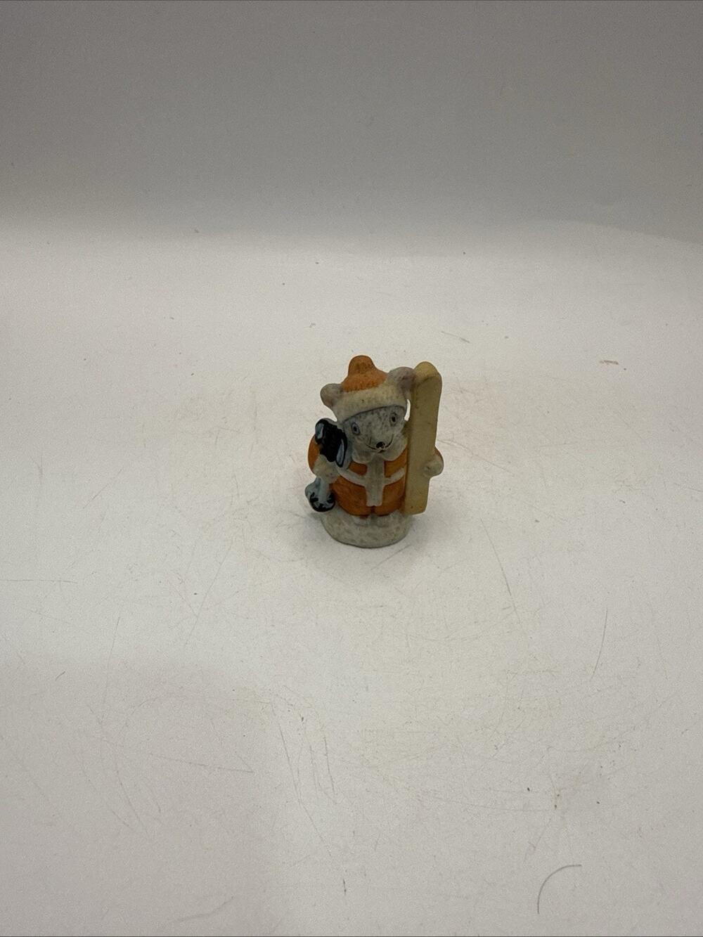 Vintage Russ Berrie Li’l Mouse Town Skier Mouse Figurine #6569 Sri Lanka 1.5” *